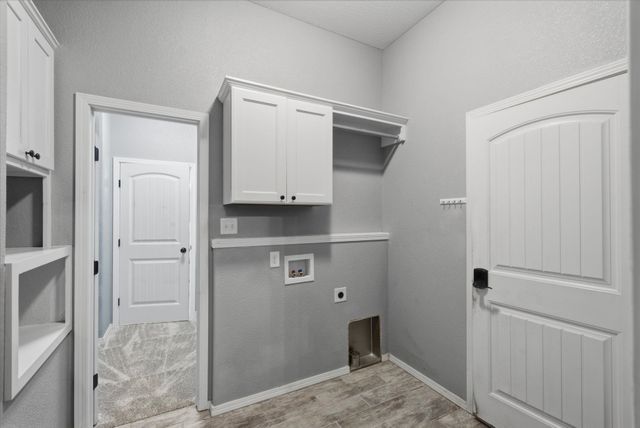 911 N Trail Drive Cir, Mulvane, KS 67110
