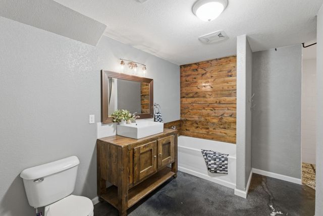 911 N Trail Drive Cir, Mulvane, KS 67110