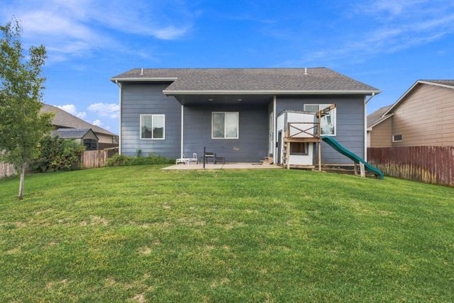 911 N Trail Drive Cir, Mulvane, KS 67110