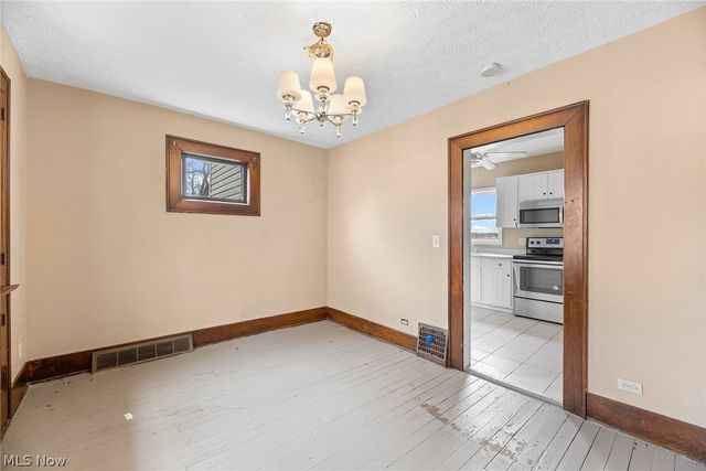 16 Palmetto Avenue, Akron, OH 44301