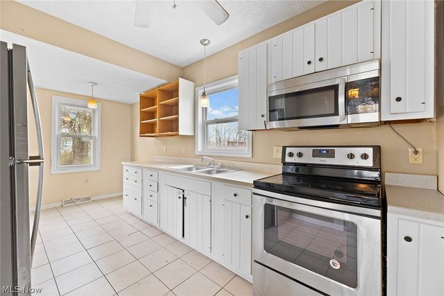 16 Palmetto Avenue, Akron, OH 44301