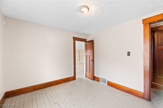 16 Palmetto Avenue, Akron, OH 44301