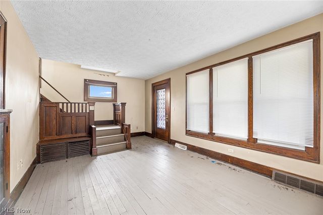 16 Palmetto Avenue, Akron, OH 44301