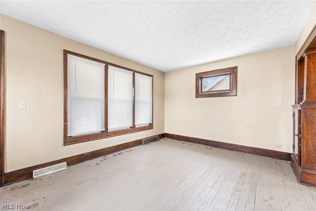 16 Palmetto Avenue, Akron, OH 44301