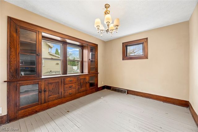 16 Palmetto Avenue, Akron, OH 44301