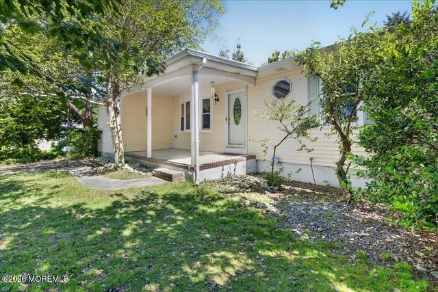 113 Lubbers Lane, Manahawkin, NJ 08050