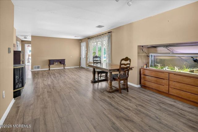 113 Lubbers Lane, Manahawkin, NJ 08050