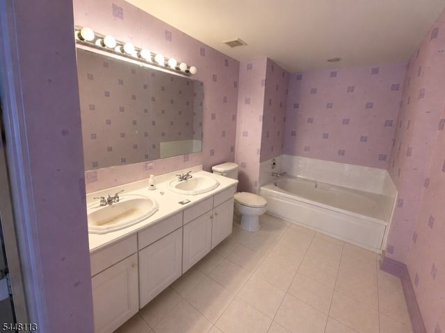 810 Firethorn Dr E2, Union Twp., NJ 07083