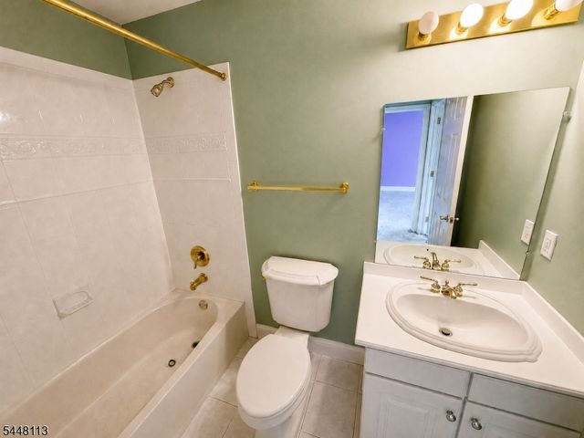 810 Firethorn Dr E2, Union Twp., NJ 07083