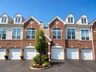 810 Firethorn Dr E2, Union Twp., NJ 07083