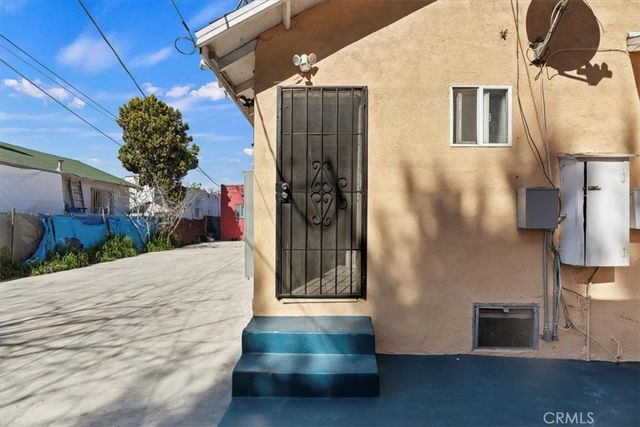 1174 W 38th, Los Angeles, CA 90037