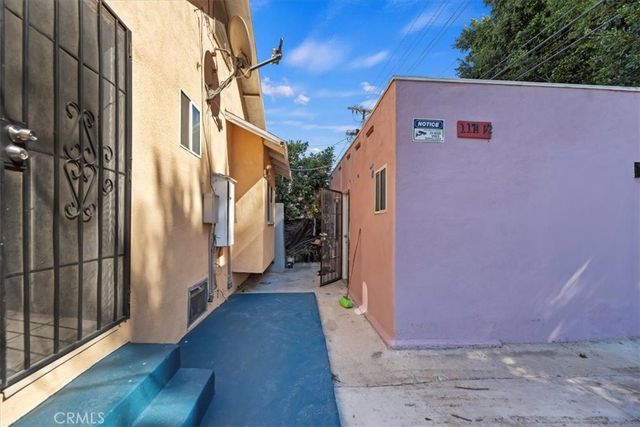 1174 W 38th, Los Angeles, CA 90037