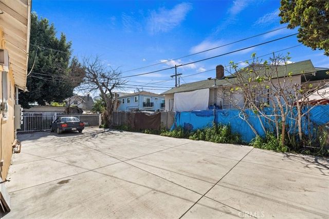 1174 W 38th, Los Angeles, CA 90037