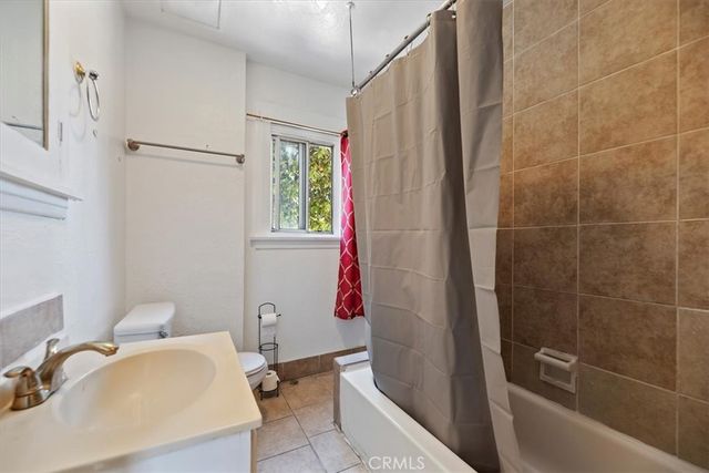 1174 W 38th, Los Angeles, CA 90037