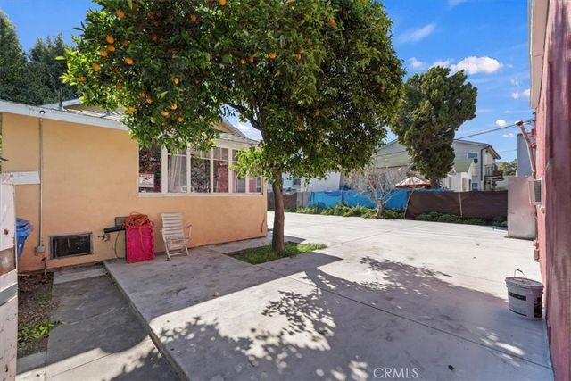 1174 W 38th, Los Angeles, CA 90037