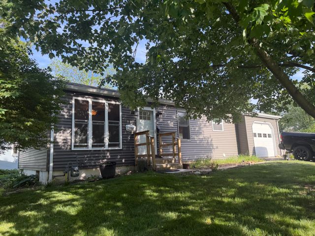 102 Northview Drive, Valparaiso, IN 46383