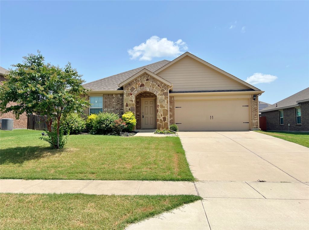 222 Thoroughbred Street, Waxahachie, TX 75165