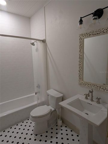 720 NW 3RD STREET, Gainesville, FL 32601