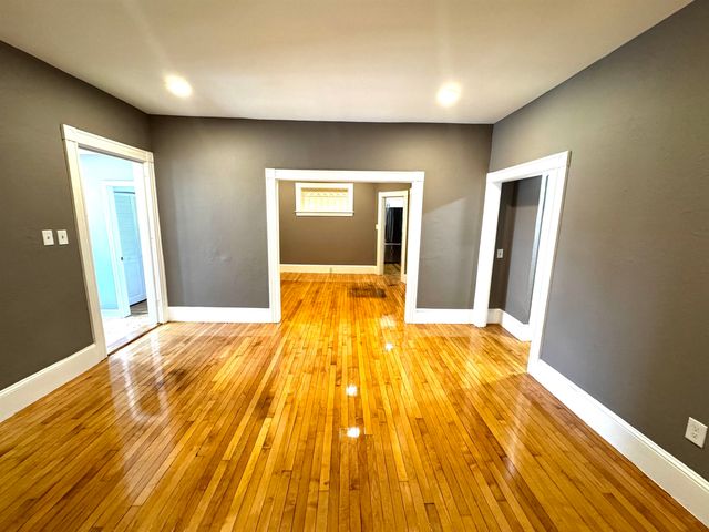 23 Oak Street, Derry, NH 03038