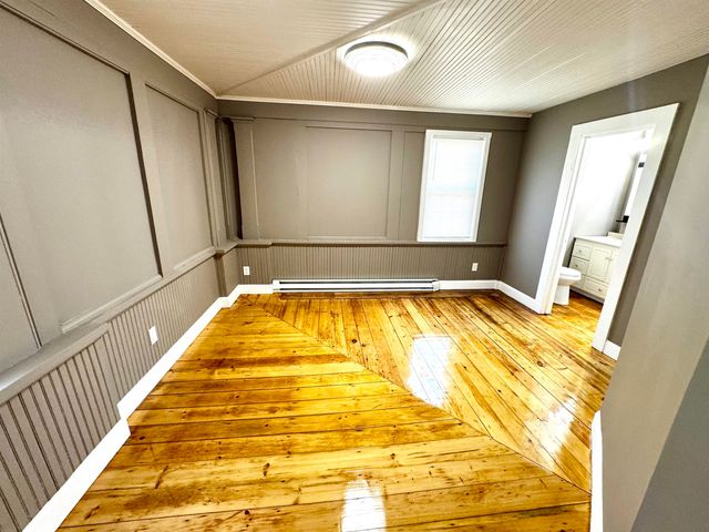 23 Oak Street, Derry, NH 03038