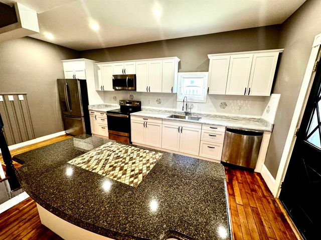 23 Oak Street, Derry, NH 03038