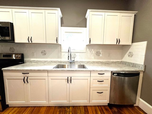 23 Oak Street, Derry, NH 03038