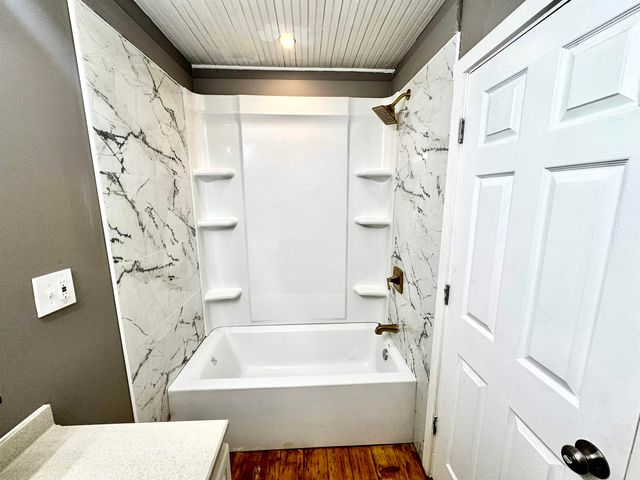 23 Oak Street, Derry, NH 03038