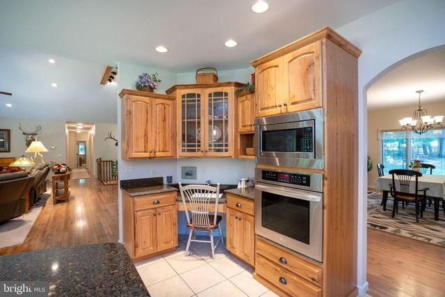 12946 LAKELAND DR, Hesston, PA 16647