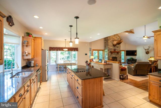 12946 LAKELAND DR, Hesston, PA 16647