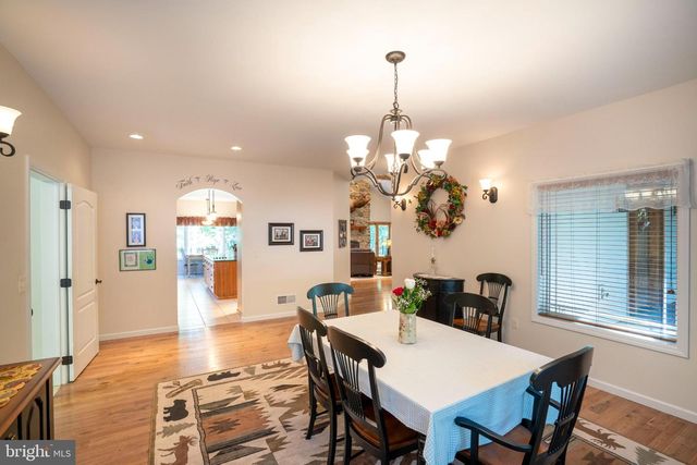 12946 LAKELAND DR, Hesston, PA 16647