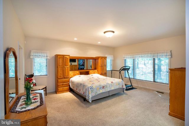 12946 LAKELAND DR, Hesston, PA 16647