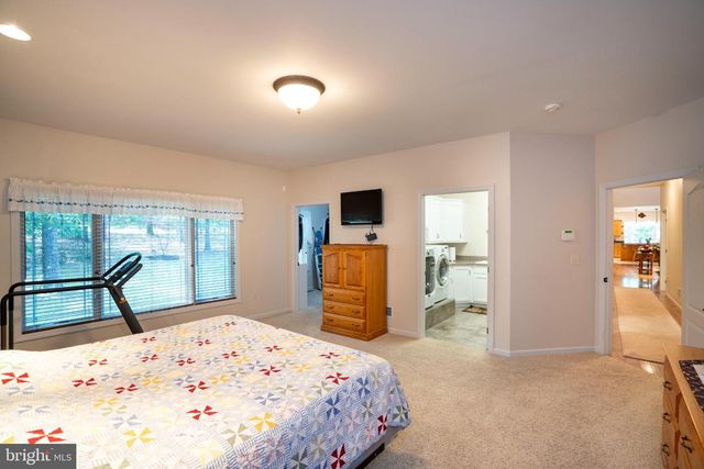 12946 LAKELAND DR, Hesston, PA 16647