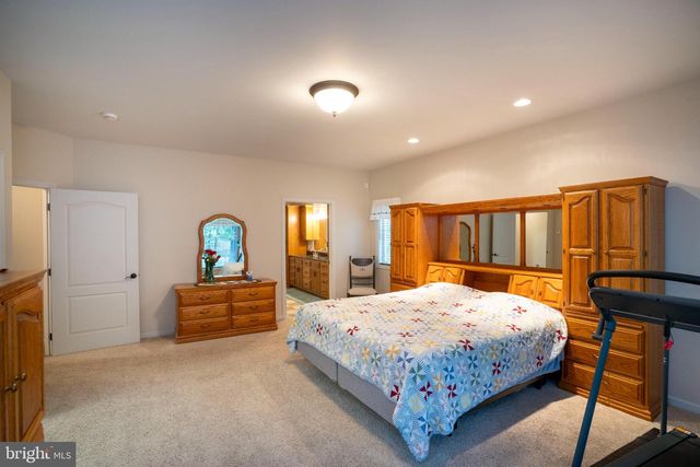 12946 LAKELAND DR, Hesston, PA 16647