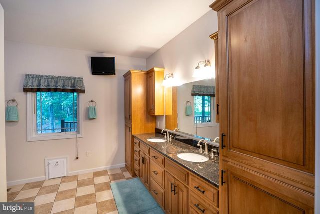 12946 LAKELAND DR, Hesston, PA 16647