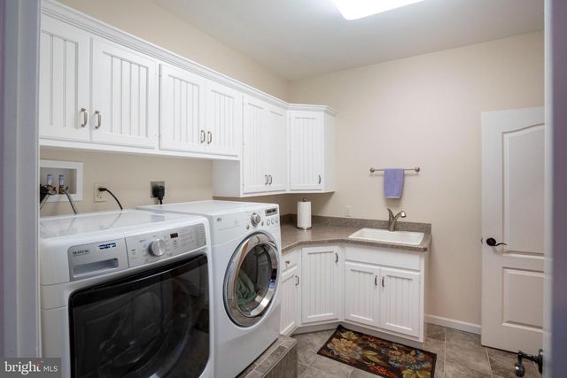 12946 LAKELAND DR, Hesston, PA 16647