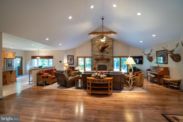 12946 LAKELAND DR, Hesston, PA 16647