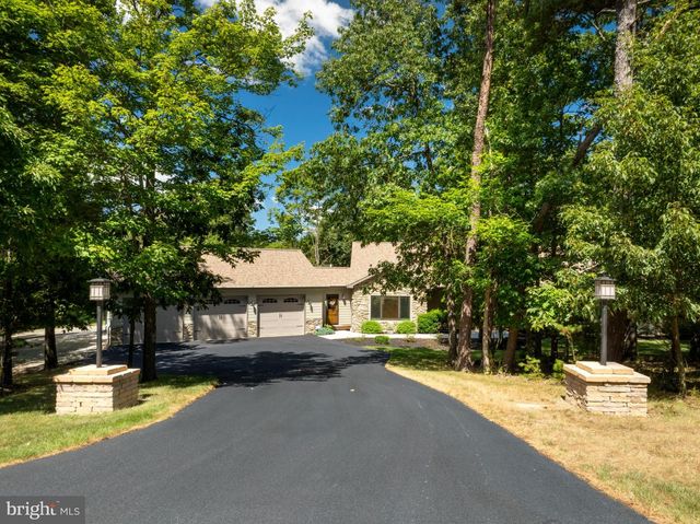 12946 LAKELAND DR, Hesston, PA 16647