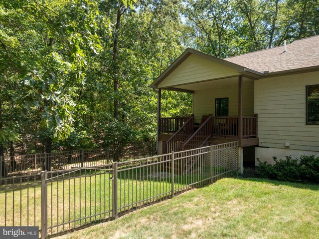 12946 LAKELAND DR, Hesston, PA 16647