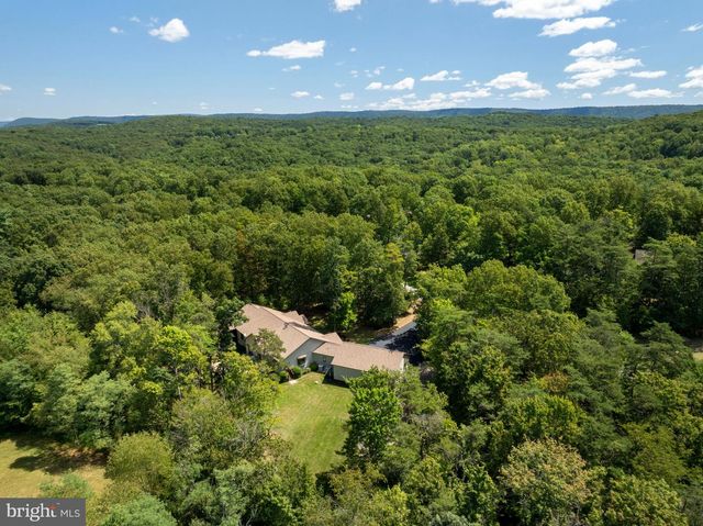 12946 LAKELAND DR, Hesston, PA 16647