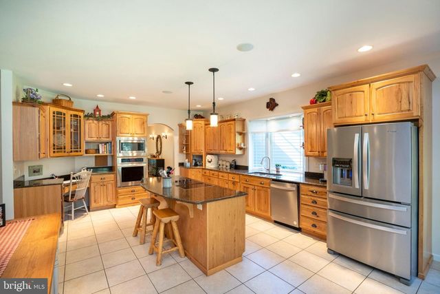 12946 LAKELAND DR, Hesston, PA 16647