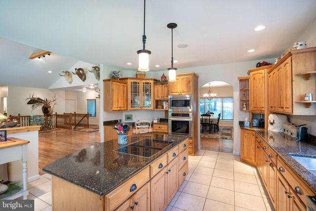 12946 LAKELAND DR, Hesston, PA 16647