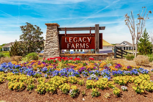 7076 Lang Ave, White House, TN 37188