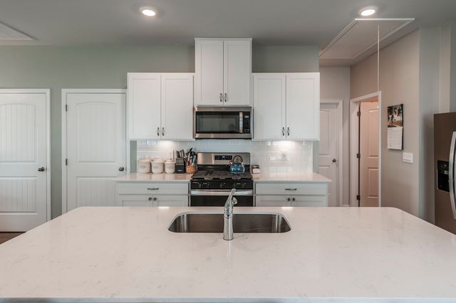 7076 Lang Ave, White House, TN 37188