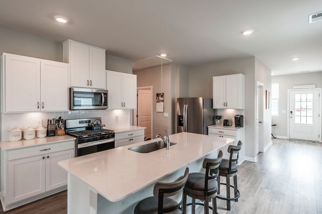 7076 Lang Ave, White House, TN 37188