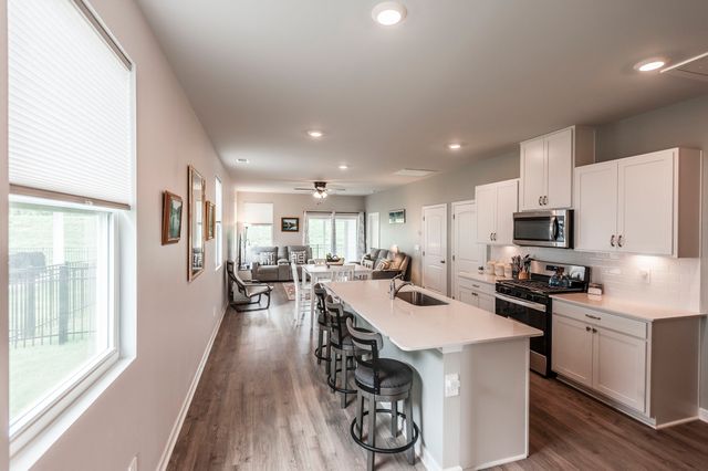7076 Lang Ave, White House, TN 37188
