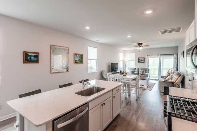 7076 Lang Ave, White House, TN 37188