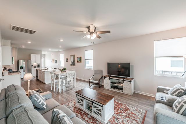 7076 Lang Ave, White House, TN 37188