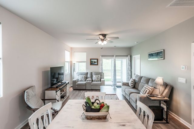 7076 Lang Ave, White House, TN 37188