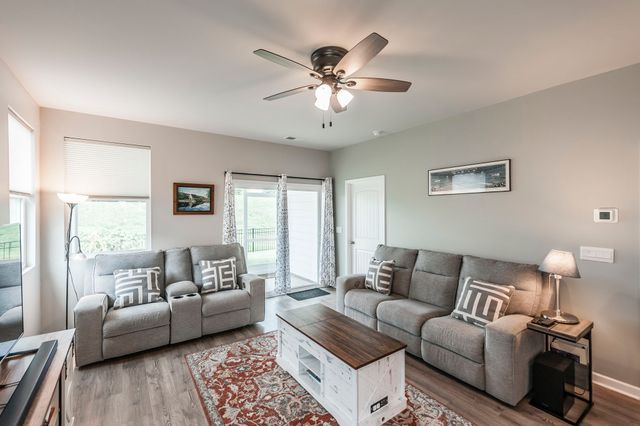 7076 Lang Ave, White House, TN 37188
