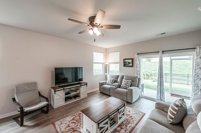 7076 Lang Ave, White House, TN 37188